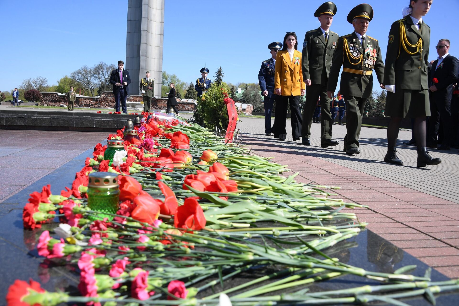 Участники праздника возложили цветы к Вечному огню Брестской крепости - Sputnik Беларусь, 1920, 29.06.2021