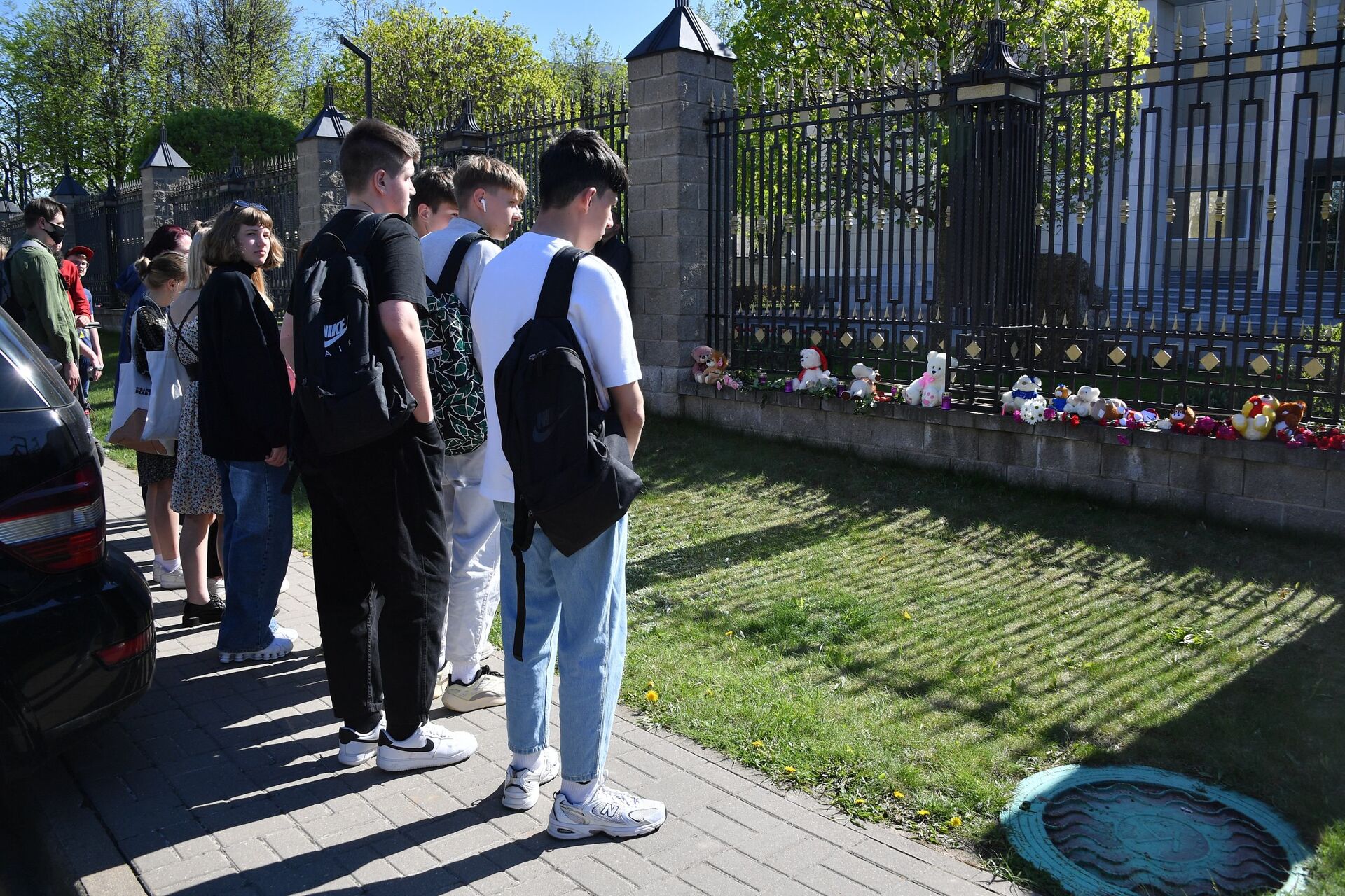 В Казани сегодня прошли похороны 9 погибших в результате стрельбы в гимназии - Sputnik Беларусь, 1920, 29.06.2021