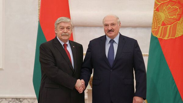 Посол РФ Евгений Лукьянов  и президент Беларуси Александр Лукашенко - Sputnik Беларусь