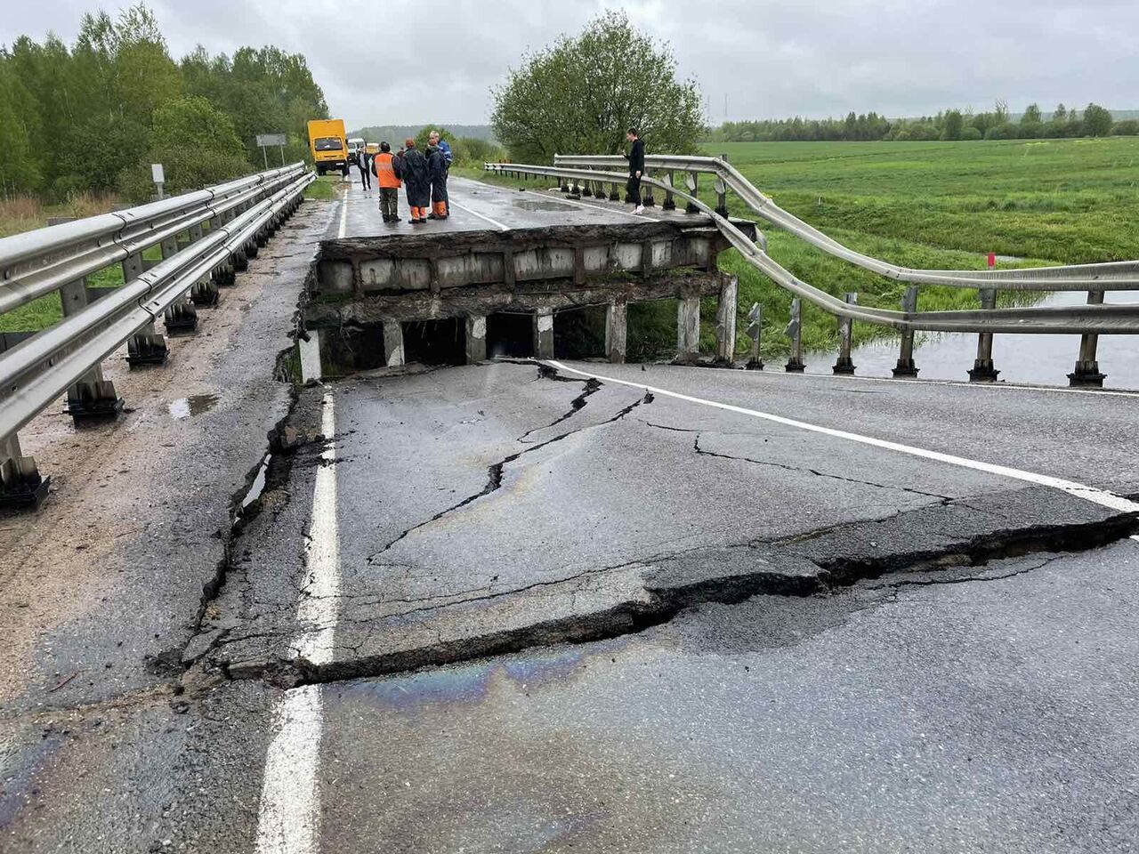 В Борисовском районе обрушился автомобильный мост – фото - 19.05.2021,  Sputnik Беларусь