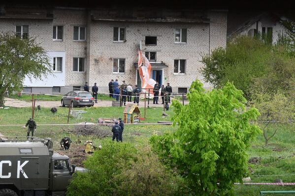 Обломки самолета Як-130 упали прямо у подъезда жилого дома - Sputnik Беларусь