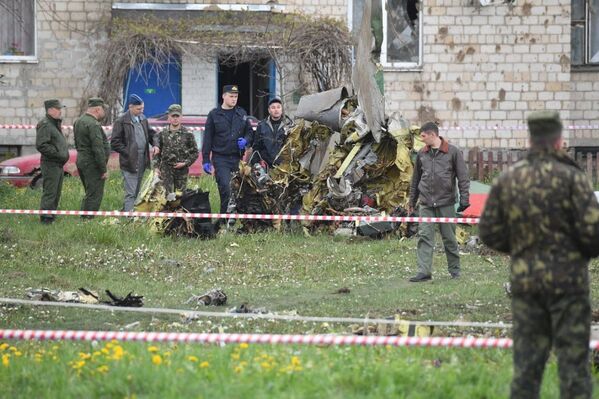 По словам очевидцев, один из пилотов катапультировался в стену дома, а второй перелетел его. - Sputnik Беларусь