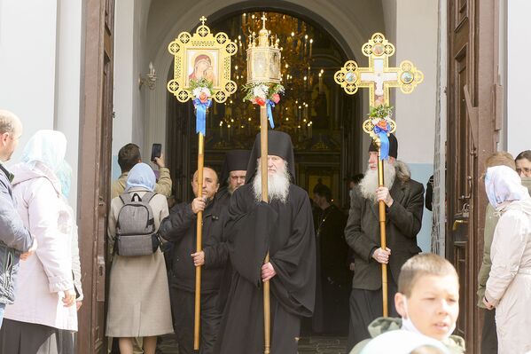Одна из частей празднования в Жировичах - торжественный крестный ход. - Sputnik Беларусь