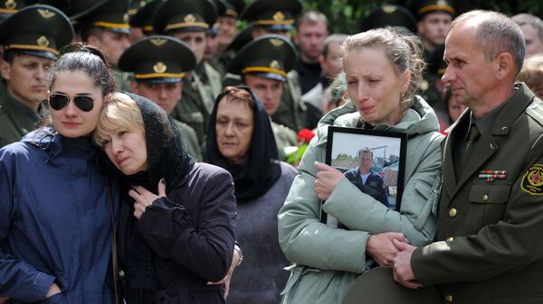 Церемония прощания прошла на территории войсковой части, в которой служили Андрей Ничипорчик и Никита Куконенко - Sputnik Беларусь
