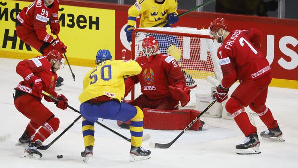 Белорусские хоккеисты обыграли шведов во втором матче ЧМ в Риге - Sputnik Беларусь