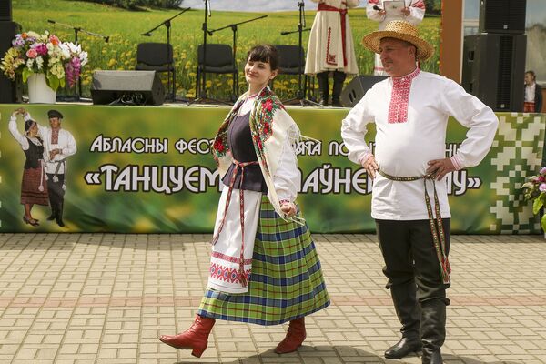 Падчас свята сваім майстэрствам падзеліліся выканаўцы традыцыйных кадрыляў Гродзеншчыны, уключаных у Дзяржаўны спіс гісторыка-культурных каштоўнасцей Рэспублікі Беларусь. - Sputnik Беларусь