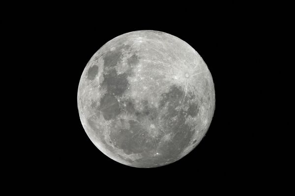 Полная луна было хорошо видна в Буэнос-Айресе, Аргентина. - Sputnik Беларусь