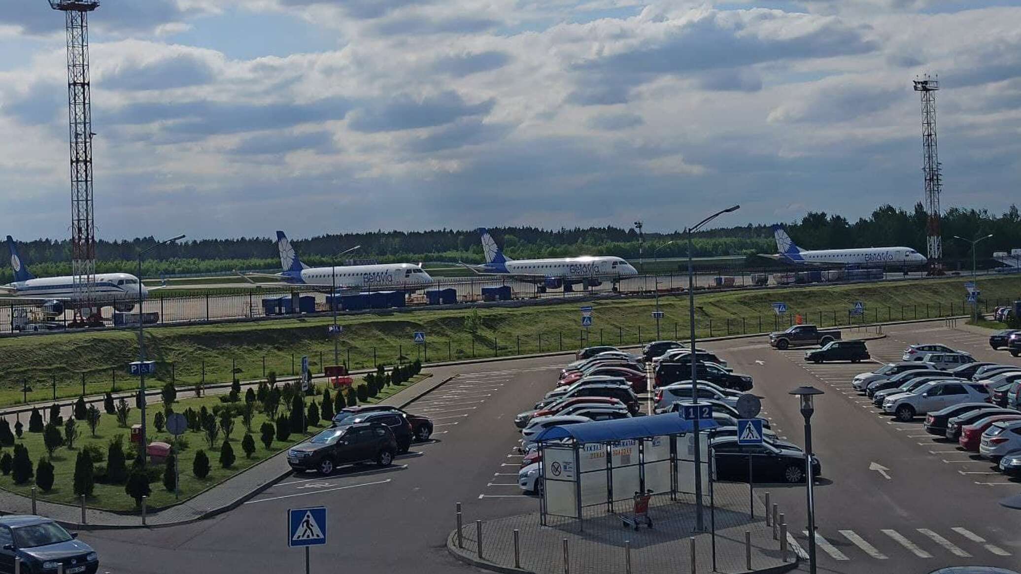 В минском аэропорту самолет. Аэропорт Минск. Самолеты Минск аэропорт. Минск аэропорт 1951. Аэропорт Минск 2 фото.