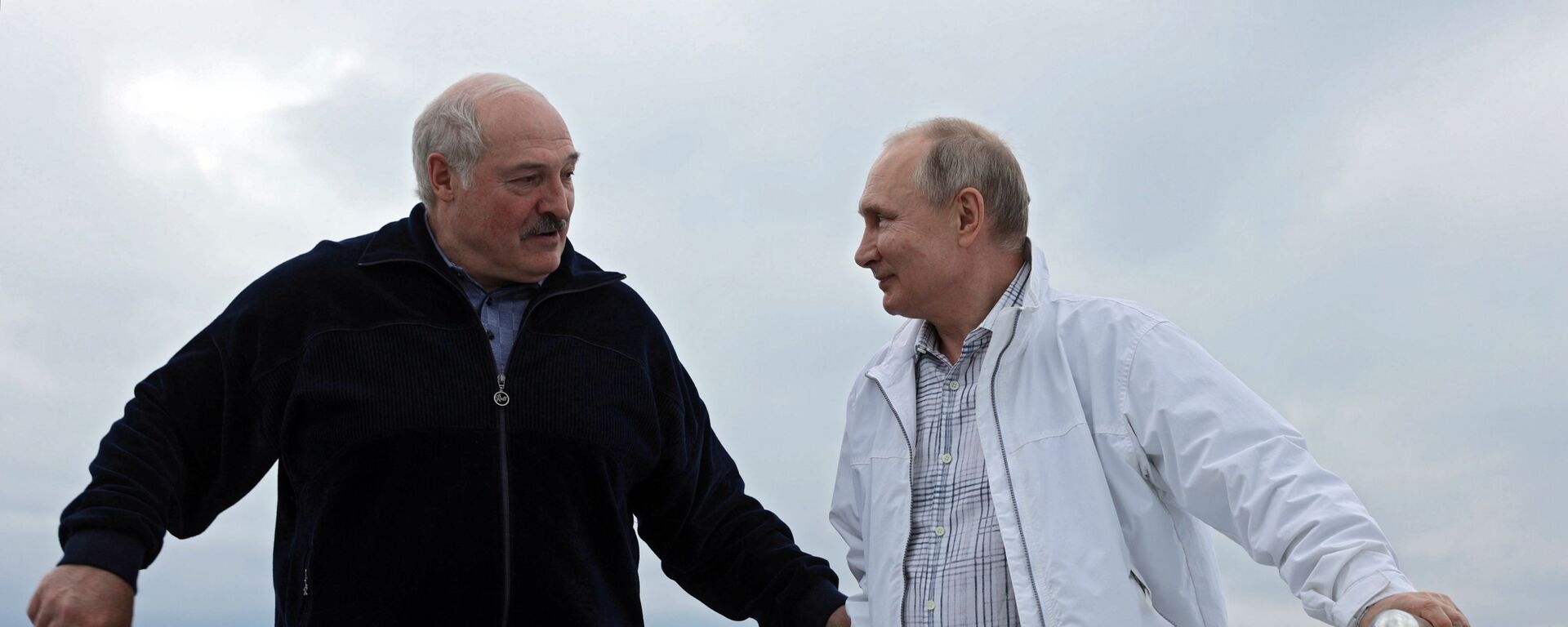 Президент РФ В. Путин и президент Беларуси А. Лукашенко - Sputnik Беларусь, 1920, 01.06.2021