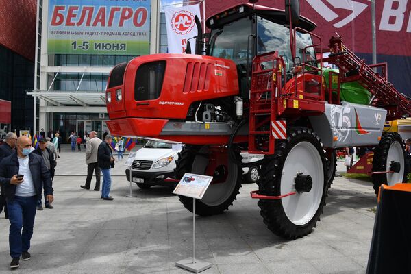 Более 200 образцов современной техники, применяемой в сельском хозяйстве, представлено на открытой площадке выставки, в том числе - Лидагропроммаш. - Sputnik Беларусь
