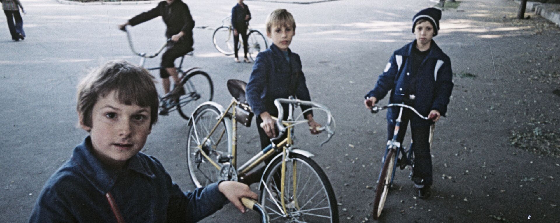 Адэскія хлопчыкі катаюцца на роварах на адной з вуліц горада, 1978-ы - Sputnik Беларусь, 1920, 05.06.2021