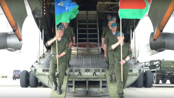 Белорусских десантников встретили хлебом и солью в Краснодаре – видео - Sputnik Беларусь