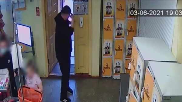 Покупатель распылил перцовый газ в охранника магазина в Гомеле - Sputnik Беларусь