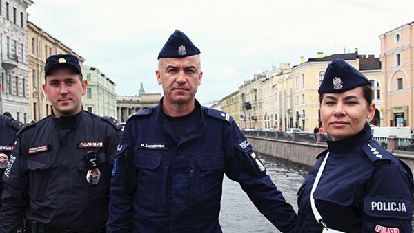Польские полицейские в Питере - Sputnik Беларусь