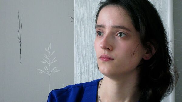 От трудного детства до мечты: сирота обманула диагноз ДЦП - видео  - Sputnik Беларусь