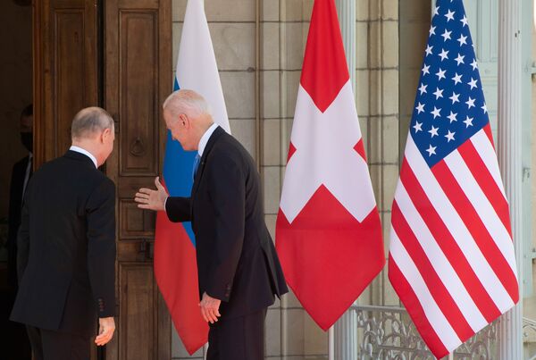 Президенты России и США еще до начала официальной части переговоров успели перекинуться парой слов. - Sputnik Беларусь