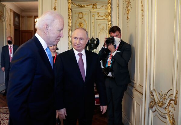 Путин и Байден перед началом российско-американских переговоров в расширенном составе. - Sputnik Беларусь