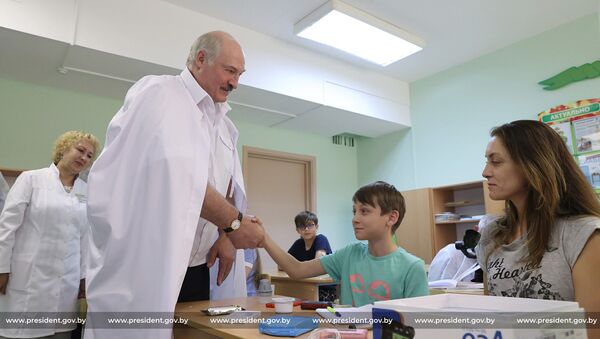 Президент Беларуси Александр Лукашенко посетил 19 июня 2-ю городскую детскую клиническую больницу Минска - Sputnik Беларусь