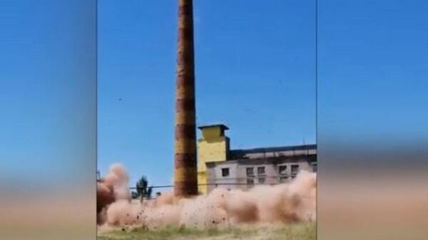 МЧС взорвало 45-метровую трубу в Орше  - Sputnik Беларусь