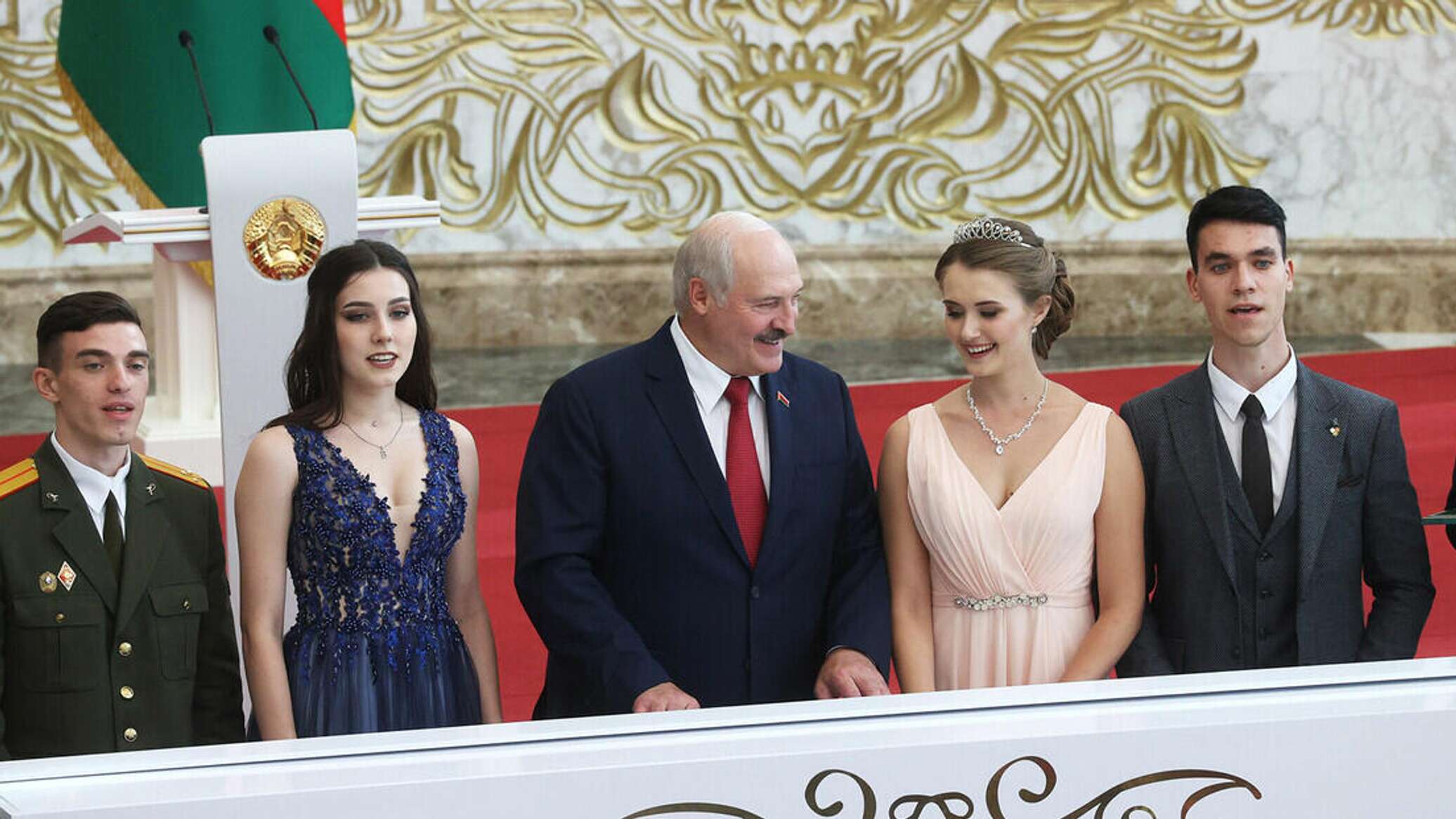 Выпускной бал 2024. Лукашенко бал. Лукашенко поздравил выпускников вузов. Республиканский бал выпускников учреждений высшего образования. Мир 24 Лукашенко поздравил.
