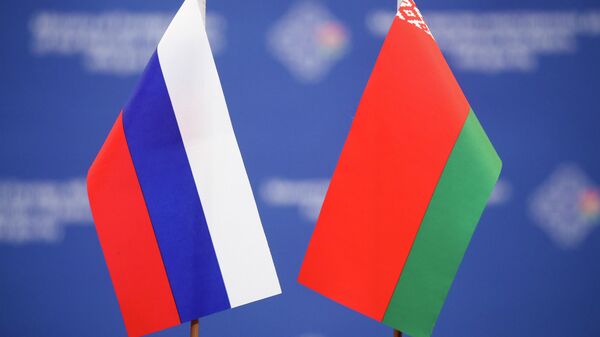 Эксперт о звонке Макрона Путину и событиях в Беларуси накануне Дня независимости - Sputnik Беларусь