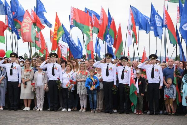 В торжествах по сложившейся традиции участвуют общественные и молодежные организации Беларуси. - Sputnik Беларусь