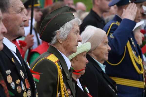 На празднование Дня Независимости в Беларуси всегда приглашают ветеранов, отдавая дань их военному подвигу. - Sputnik Беларусь