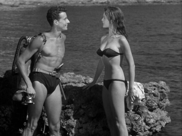 Брижит Бардо появилась в бикини раньше всех - в 1952 году в фильме &quot;Манина, девушка в бикини&quot;. - Sputnik Беларусь