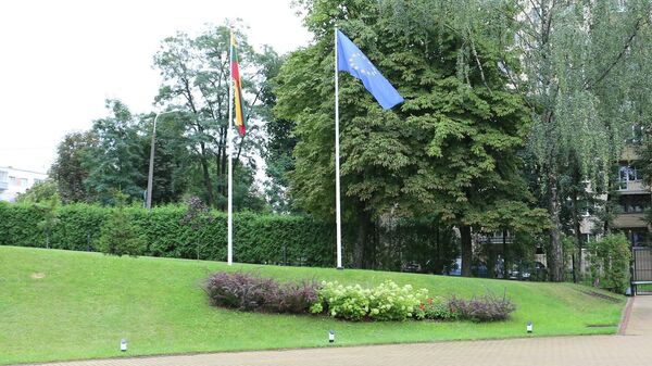 Флаги у посольства Литвы в Минске - Sputnik Беларусь