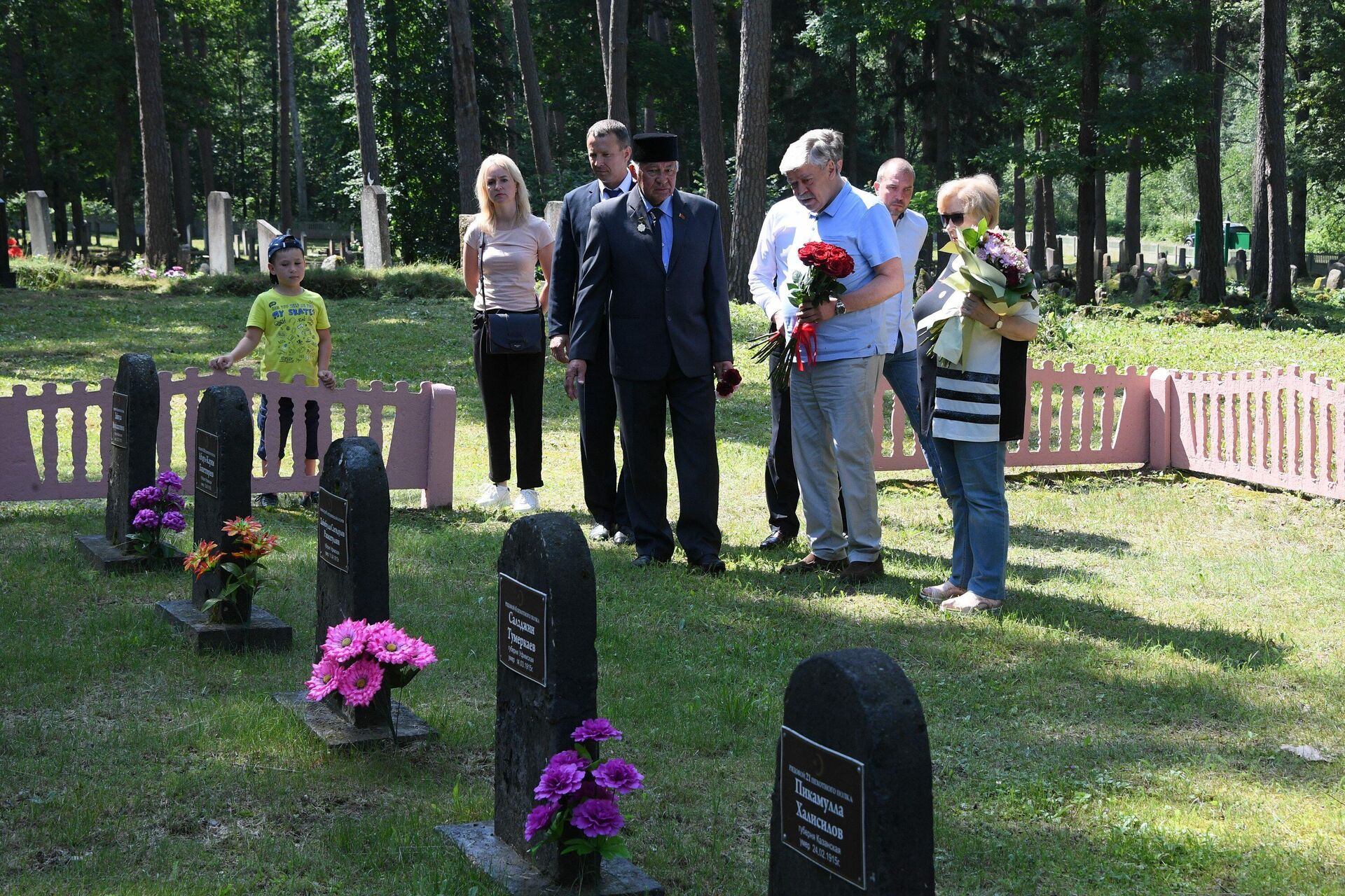 Евгений Лукьянов во время визита в Слоним возложил цветы к памятнику воинам, погибшим в Первую мировую войну - Sputnik Беларусь, 1920, 07.07.2021