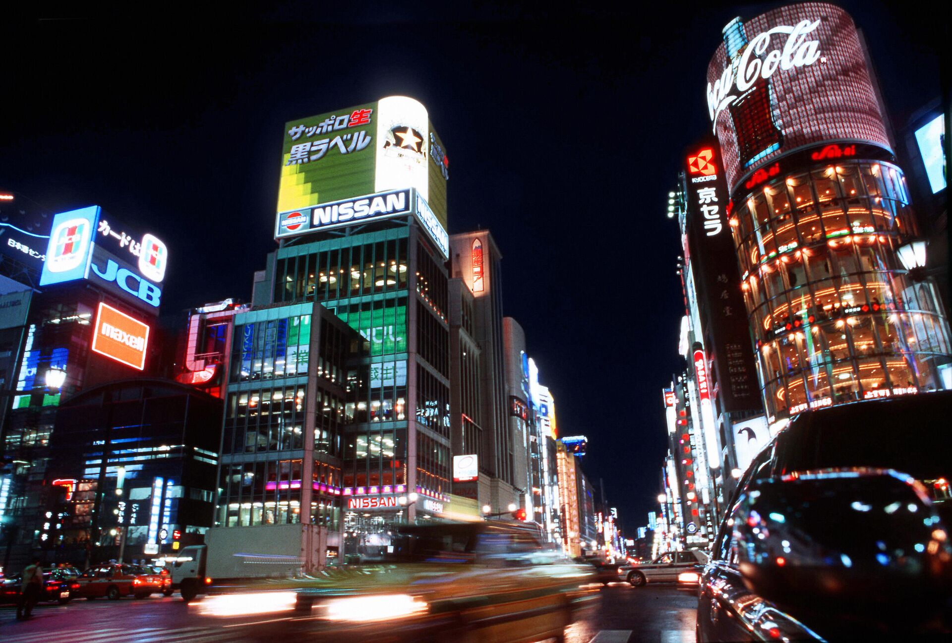 Гинза - центральная улица столицы Японии города Токио в 1998 году - Sputnik Беларусь, 1920, 08.07.2021