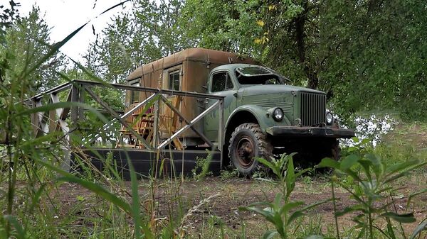 Советский грузовик переделали в комфортабельный мини-отель – видео  - Sputnik Беларусь