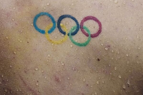 И еще один символ Олимпиады, на этот раз цветной, &quot;набил&quot; себе американский пловец Тунли Хаас. - Sputnik Беларусь