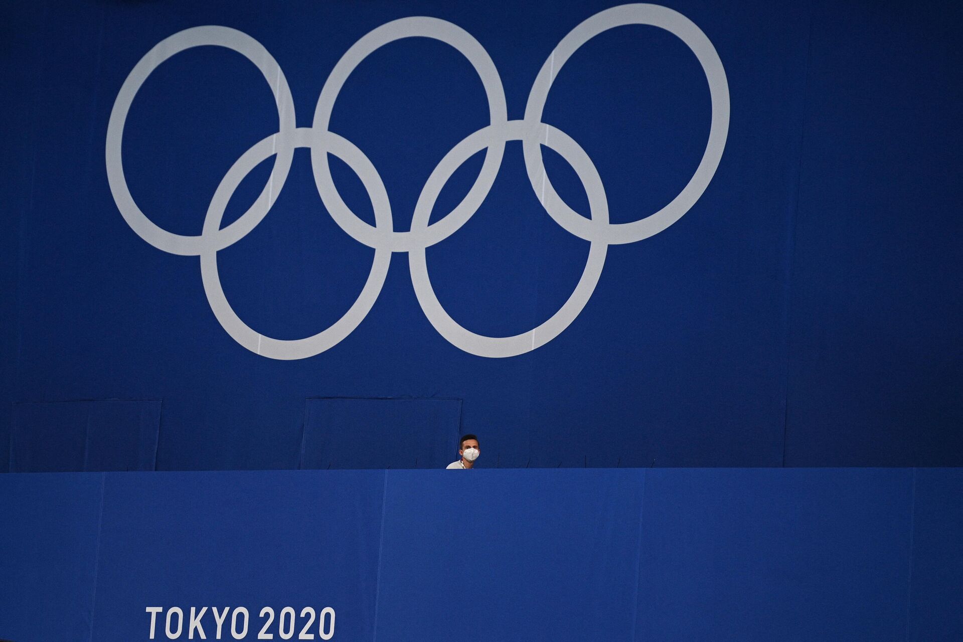 Олимпийские кольца на стадионе в Токио - Sputnik Беларусь, 1920, 08.08.2021