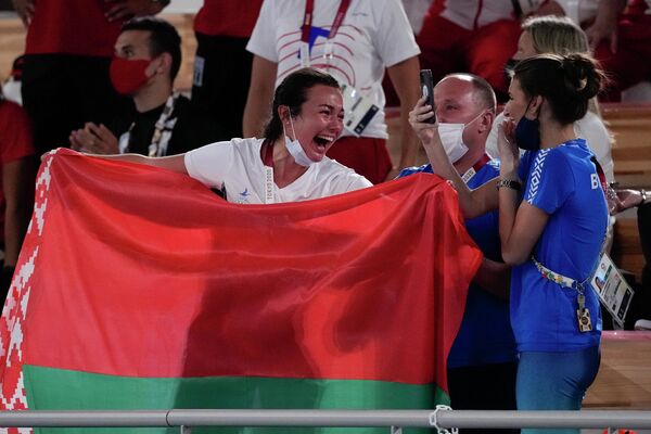 А вот и реакция болельщиков белорусской сборной на победу 20-летнего батутиста. - Sputnik Беларусь