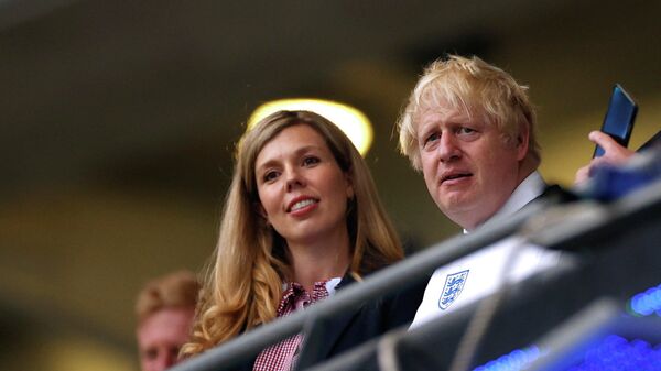 Премьер-министр Великобритании Борис Джонсон с супругой Кэрри Саймондс - Sputnik Беларусь