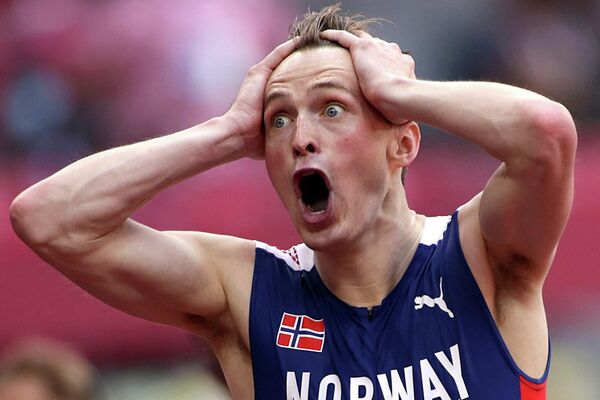 Карстен Уорхольм из Норвегии празднует золтую победу в беге на 400 м с барьерами - Sputnik Беларусь