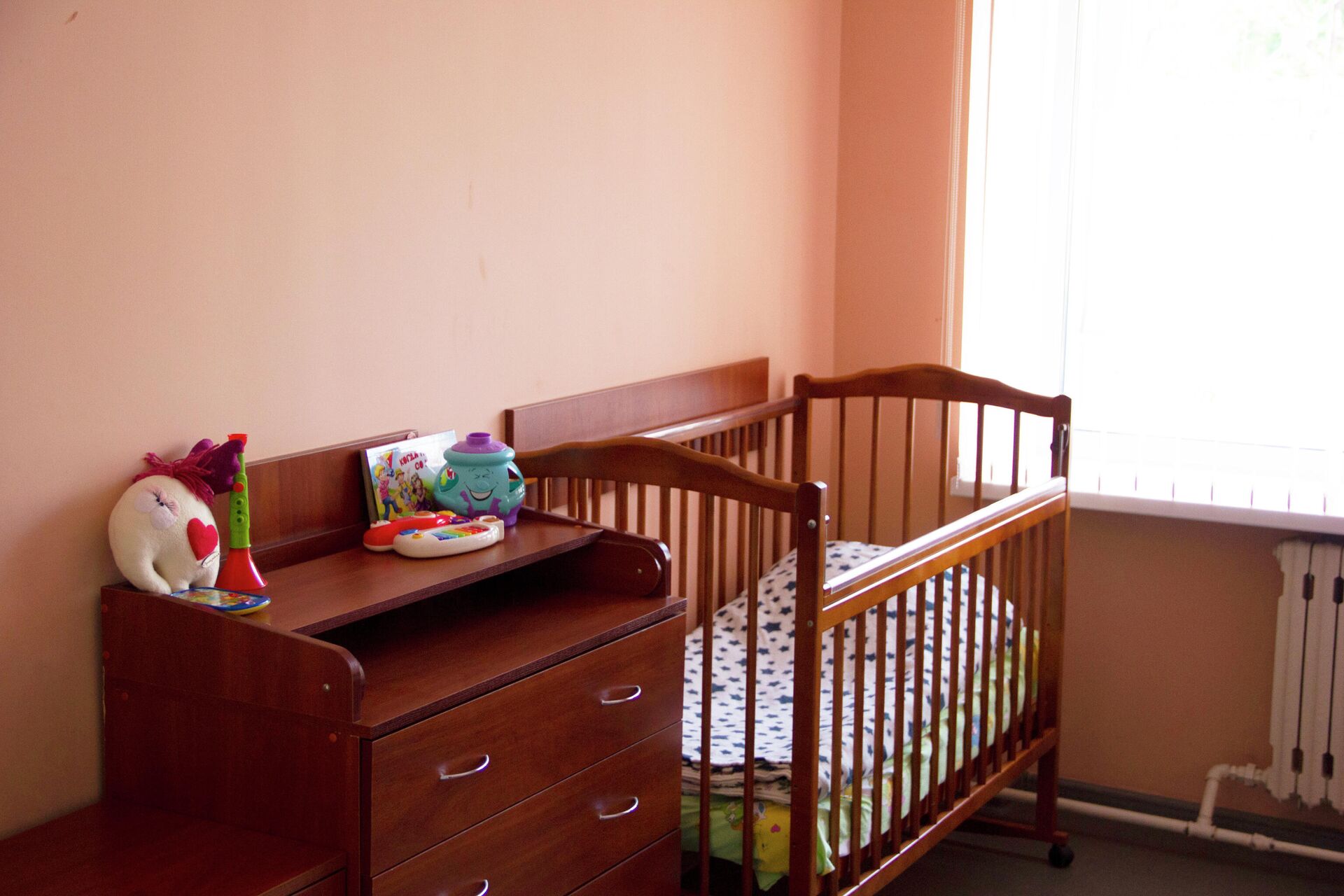 Так выглядит комната в общежитии для мам с детьми - Sputnik Беларусь, 1920, 06.08.2021