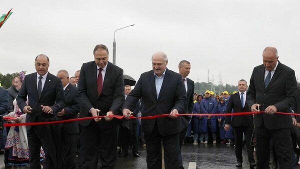 Президент Александр Лукашенко принял участие в церемонии торжественного открытия автомобильного моста Восточный через Неман - Sputnik Беларусь