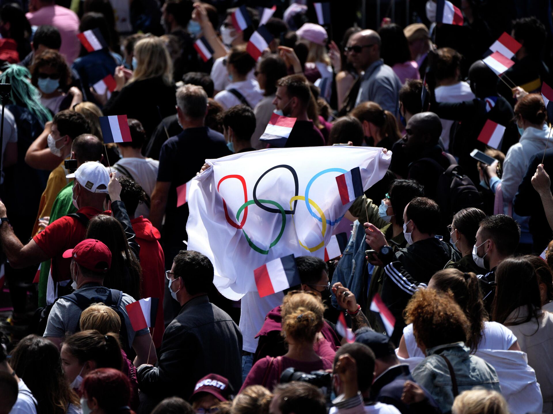 Где будет проходить олимпийские игры в 2024. Олимпийские игры 2024. Олимпийский флаг Парижа. Paris Olympic games 2024. Олимпийские игры 2024 поезда Франции.
