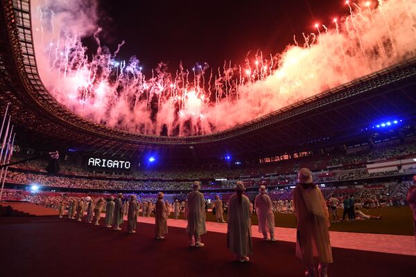 Торжественное закрытие Олимпиады по традиции началось с выноса флага страны - хозяйки Игр. - Sputnik Беларусь