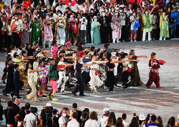 Выступление артистов на торжественной церемонии закрытия XXXII летних Олимпийских игр в Токио. - Sputnik Беларусь
