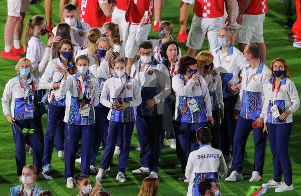 Белорусские спортсмены на торжественной церемонии закрытия XXXII летних Олимпийских игр в Токио  - Sputnik Беларусь