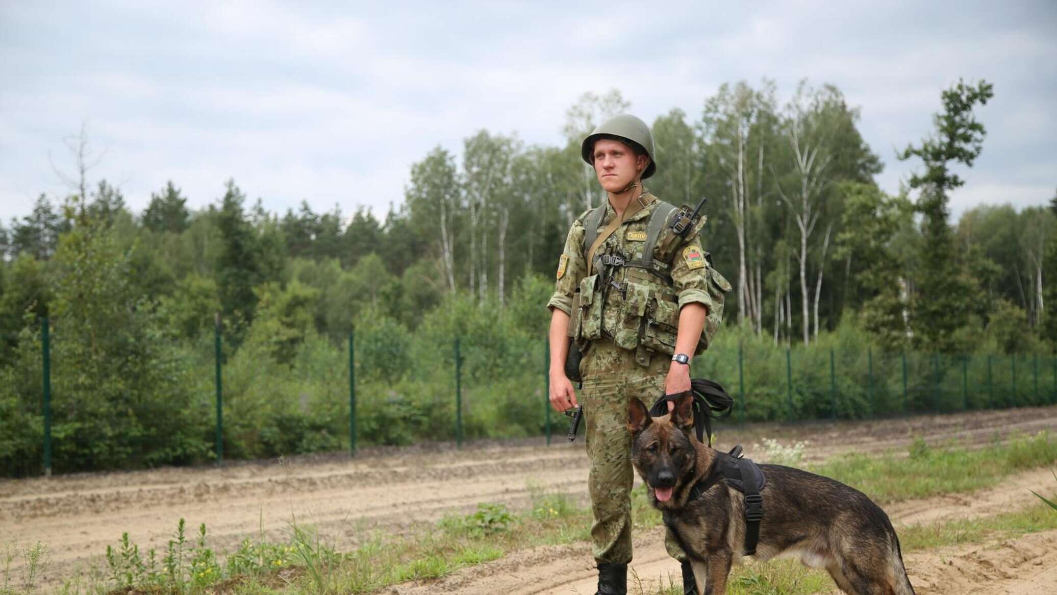 Помощь пограничникам. Учения пограничников. Польская Пограничная служба. Картинка группа помощи погранцам.