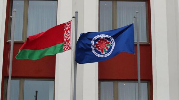 Флаги Беларуси и Министерства иностранных дел Беларуси - Sputnik Беларусь
