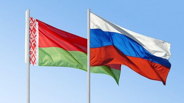 Флаги Беларуси и России - Sputnik Беларусь
