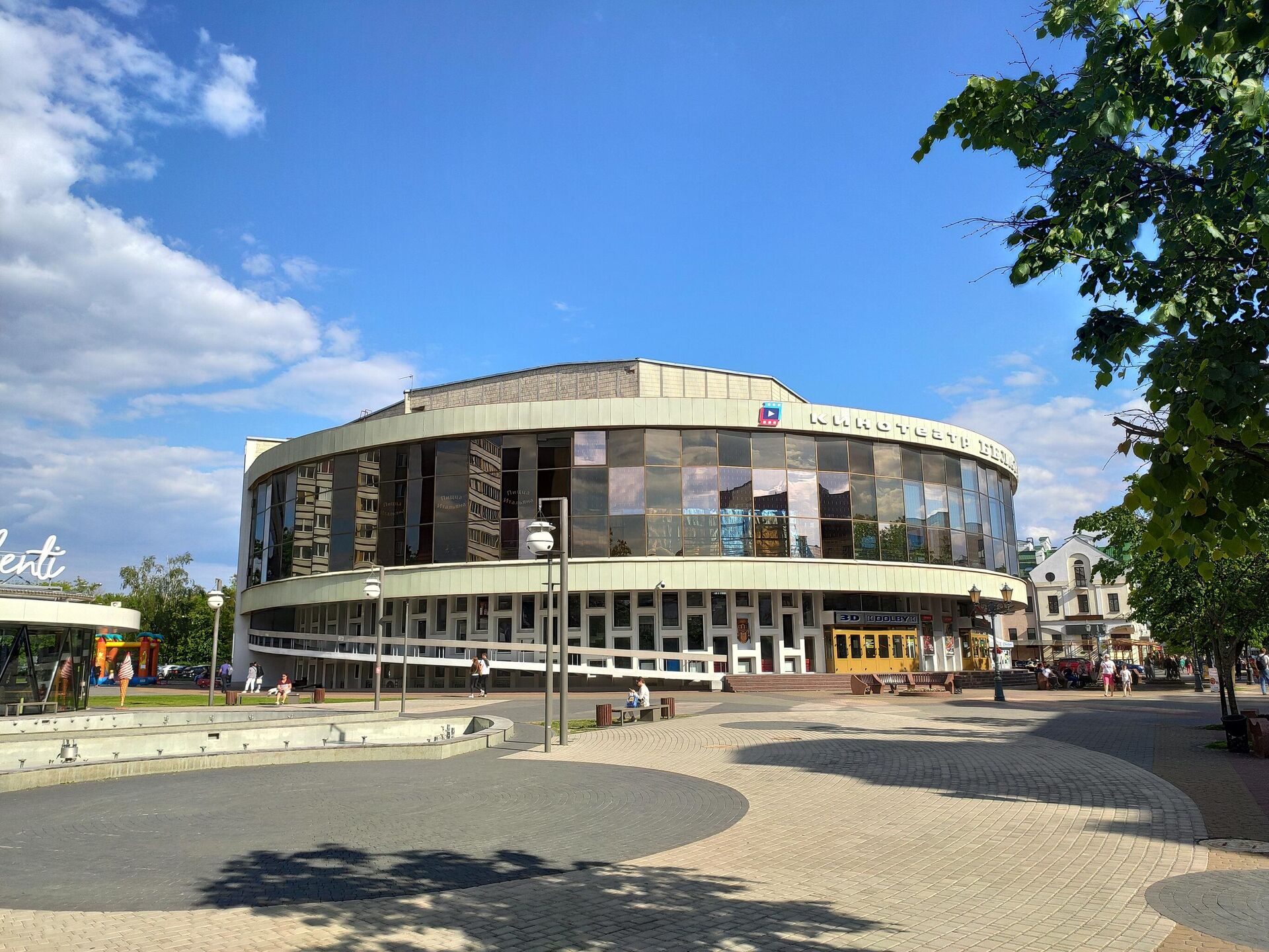 Кинотеатр Беларусь в Бресте - на его месте раньше была хоральная синагога, вмещавшая до 2 тысяч человек - Sputnik Беларусь, 1920, 13.08.2021