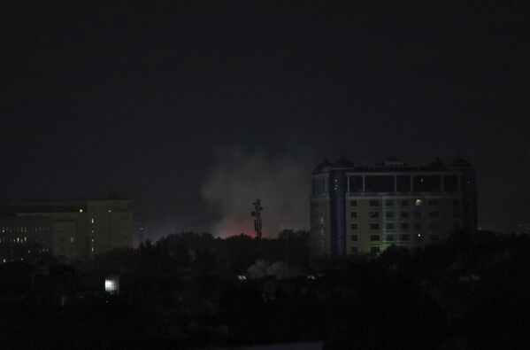 Ночью дым и огонь был виден у посольства США в Кабуле. Возможно, уничтожались документы. - Sputnik Беларусь
