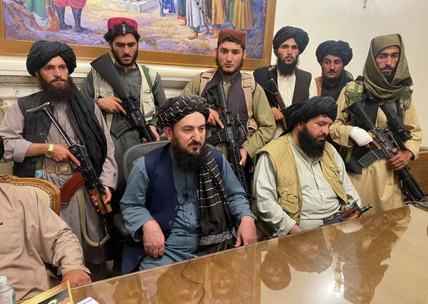 Боевики Талибана (организация, запрещенная в России) взяли под свой контроль президентский дворец Афганистана. - Sputnik Беларусь