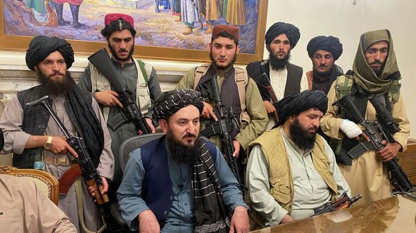 Боевики Талибана взяли под свой контроль президентский дворец Афганистана после того, как президент Афганистана Ашраф Гани бежал из страны - Sputnik Беларусь